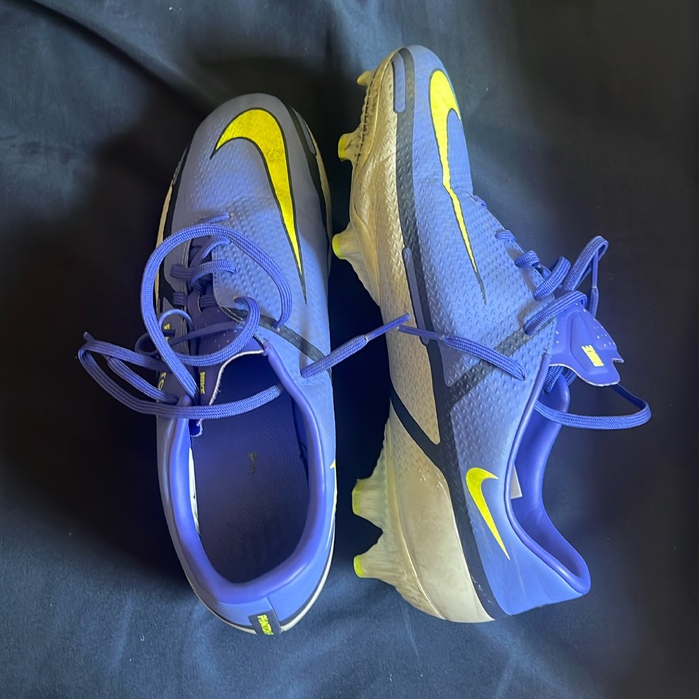 Size 6.5 Womens Soccer Cleats